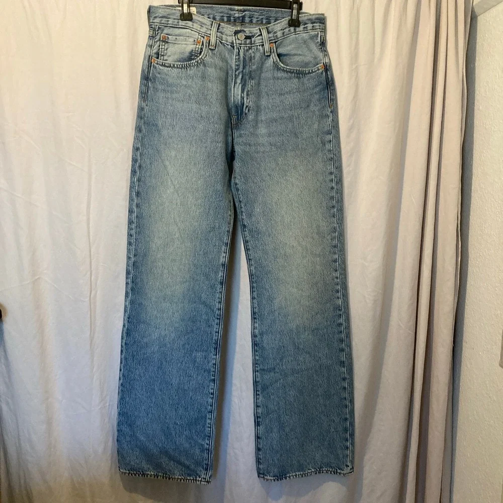 NWT Levis 567 Loose Bootcut Jeans Mens 32x34 Light Wash Blue Denim Premium